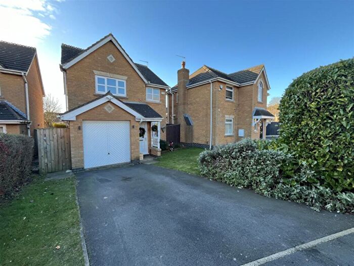 3 Bedroom Detached House For Sale In Parkmere Close, Bradford, BD4