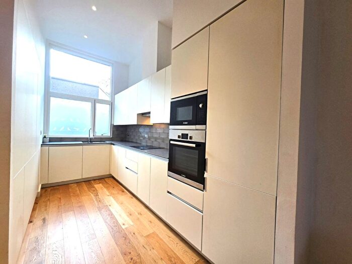 3 Bedroom Flat To Rent In Maud Street, Canning Town, London, E16