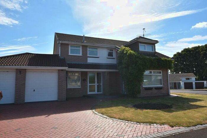 4 Bedroom Detached House To Rent In Shipham Close, Nailsea, Bristol, BS48