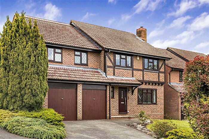 5 Bedroom Detached House For Sale In Dauntless Road, Burghfield, RG7