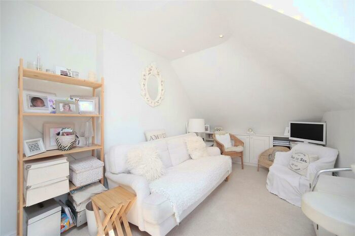 1 Bedroom Flat To Rent In Wexford Lodge, Nightingale Lane, Wandsworth Common, London, SW12