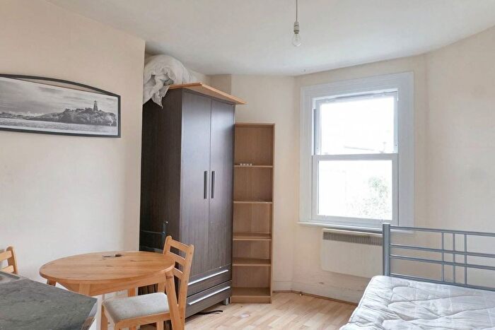 1 Bedroom Flat For Sale In Flat, Buxton Road, Willesden, London, NW2
