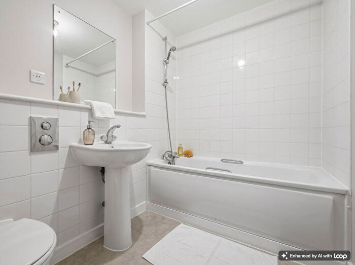 1 Bedroom Flat For Sale In Cam Road, London, E15