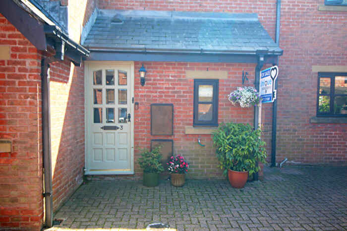 2 Bedroom Mews For Sale In Dixons Farm Mews, Clifton, PR4