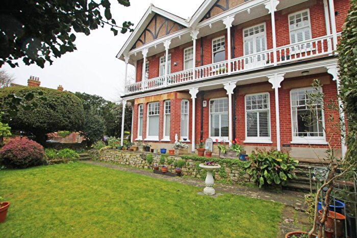 3 Bedroom Flat For Sale In Milnthorpe Road, Eastbourne, BN20