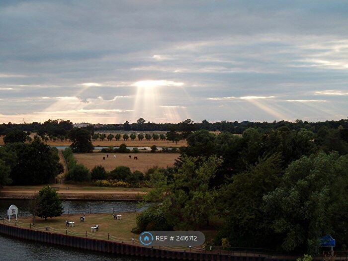 2 Bedroom Flat To Rent In Grove Road, Surbiton, KT6