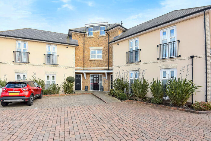 2 Bedroom Apartment To Rent In Oak Lane, SL4