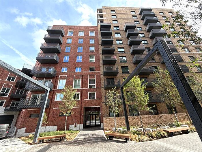 2 Bedroom Flat To Rent In Danvers Avenue, London, SW11