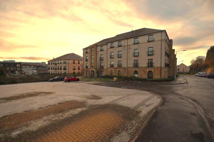 3 Bedroom Flat To Rent In Lady Campbells Court, Dunfermline, Fife, KY12