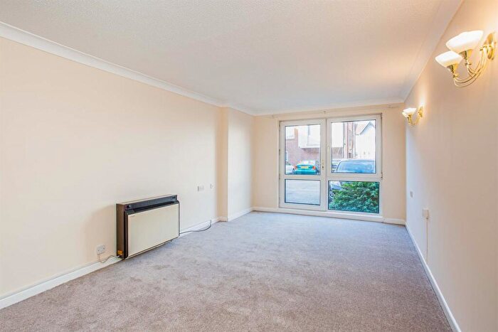 1 Bedroom Retirement Property To Rent In Homecove House, Holland Road, Westcliff-On-Sea, SS0