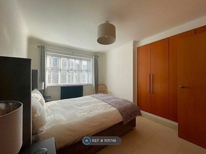 2 Bedroom Flat To Rent In Collard Place, London, NW1