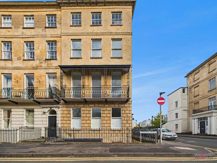 2 Bedroom Flat To Rent In Berkeley Street, GL52