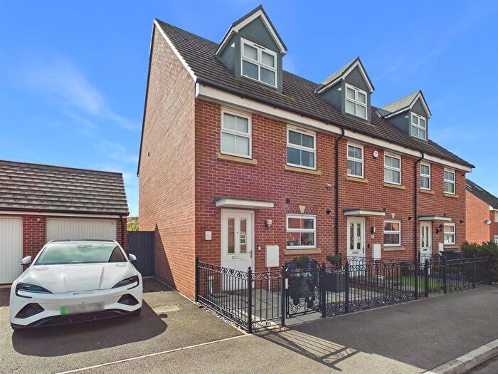 3 Bedroom Semi Detached House For Sale In Wendling Road Kingsway, Gloucester, GL2