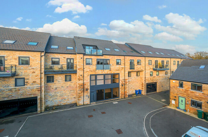 3 Bedroom Flat For Sale In Clitheroe Street, Skipton, BD23
