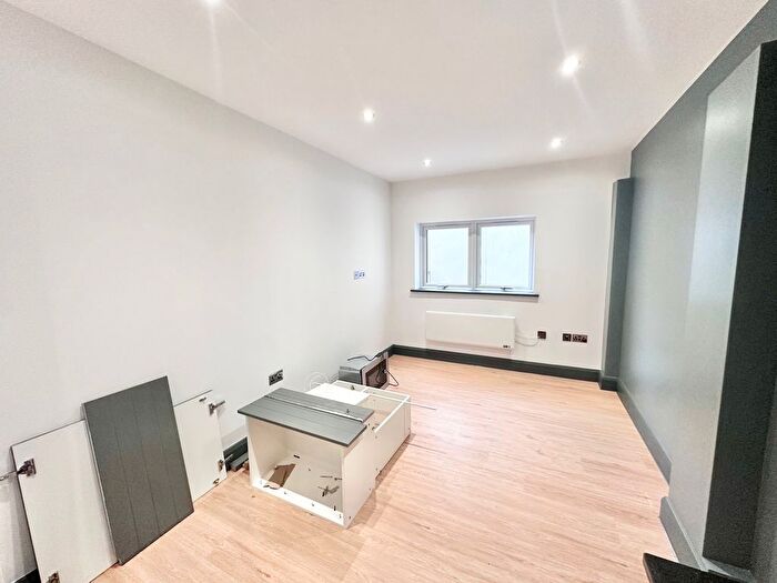 Studio To Rent In Mounts Road, Greenhithe, DA9