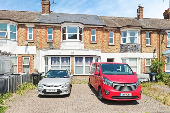2 Bedroom Flat For Sale In St. Lukes Avenue, Ramsgate, Kent, CT11