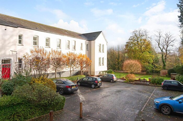 2 Bedroom Flat For Sale In Hawthorn Road, Charlton Down, Dorchester, DT2