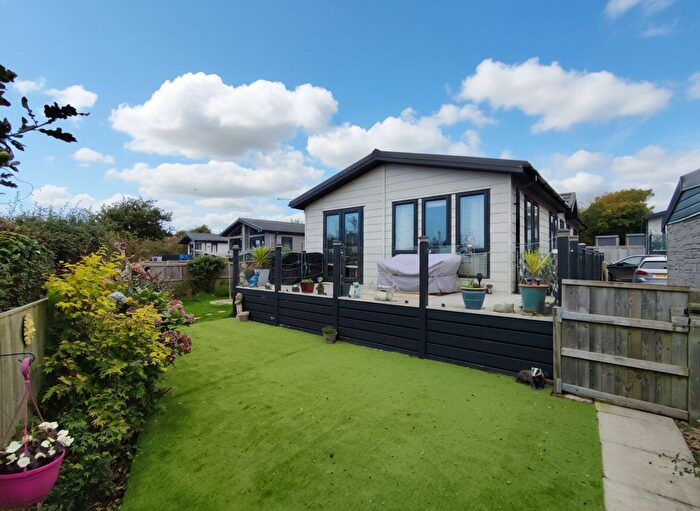 2 Bedroom Park Home For Sale In Sunnyside Park, Quintrell Downs, Newquay, TR8