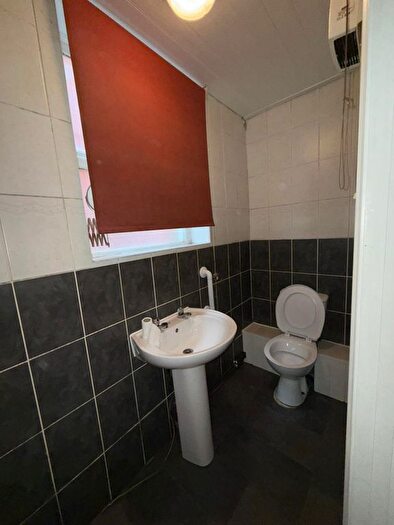 Studio To Rent In Biscot Road, Luton, LU3