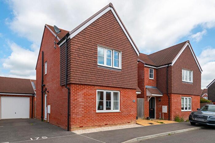 3 Bedroom Detached House For Sale In Campbell Grove, Horley, RH6