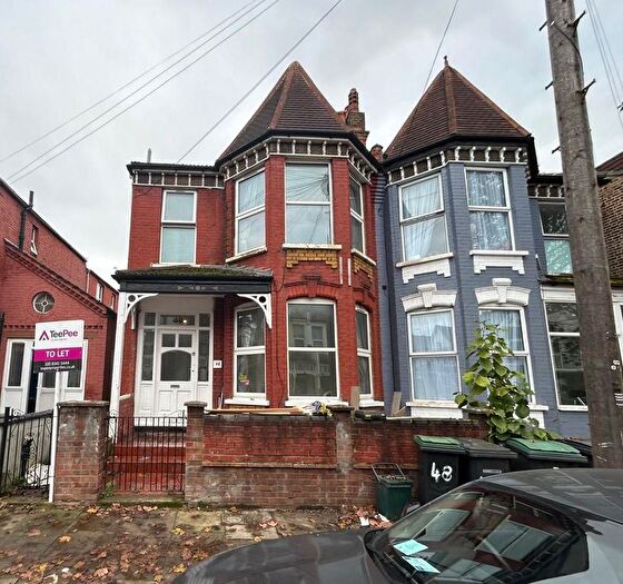 4 Bedroom Semi-Detached House To Rent In Arcadian Gardens, London, N22