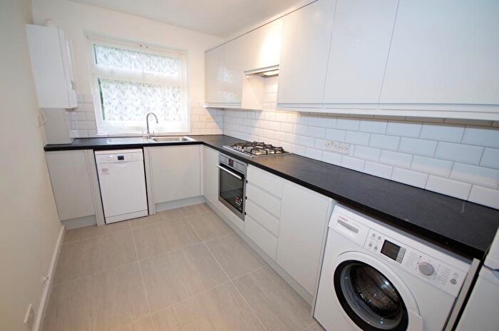 2 Bedroom Flat To Rent In Somerset Road, New Barnet, Herts, EN5