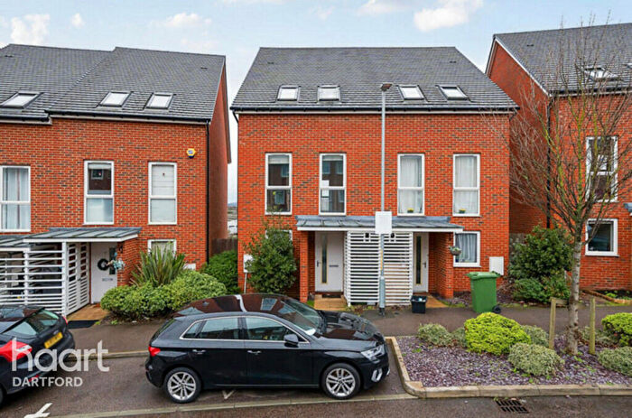 4 Bedroom Semi-Detached House For Sale In Burroughs Drive, Dartford, DA1