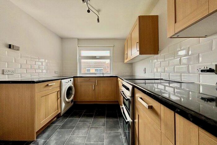 2 Bedroom Flat To Rent In Durling Court, Gillingham, ME8