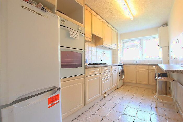 2 Bedroom Flat To Rent In Field Road, Feltham, TW14