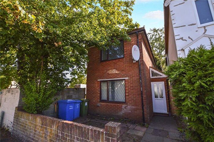 3 Bedroom Detached House For Sale In Peabody Road, Farnborough, Hampshire, GU14