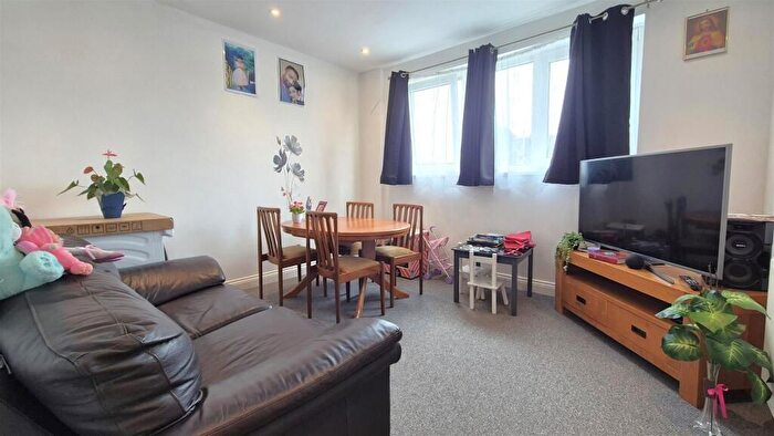 2 Bedroom Flat For Sale In London Road, Portsmouth, PO2