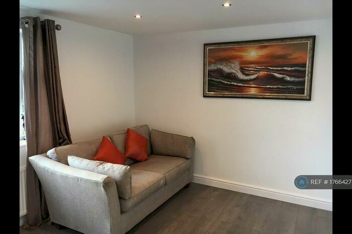 2 Bedroom Flat To Rent In Caroline Court, Reading, RG1