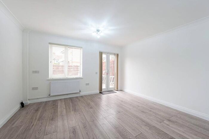 3 Bedroom Semi-Detached House To Rent In Morland Road, Croydon, CR0