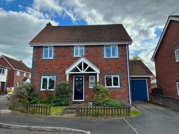 3 Bedroom Detached House To Rent In Harp Chase, Taunton, TA1