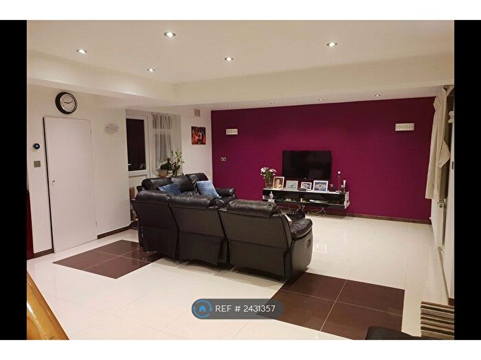 3 Bedroom Semi-Detached House To Rent In Pinner Road, Harrow, HA2