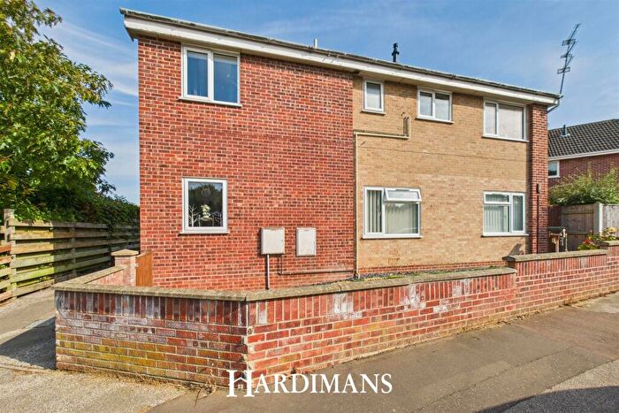 2 Bedroom Flat For Sale In Gainsborough Drive, Lowestoft, NR32