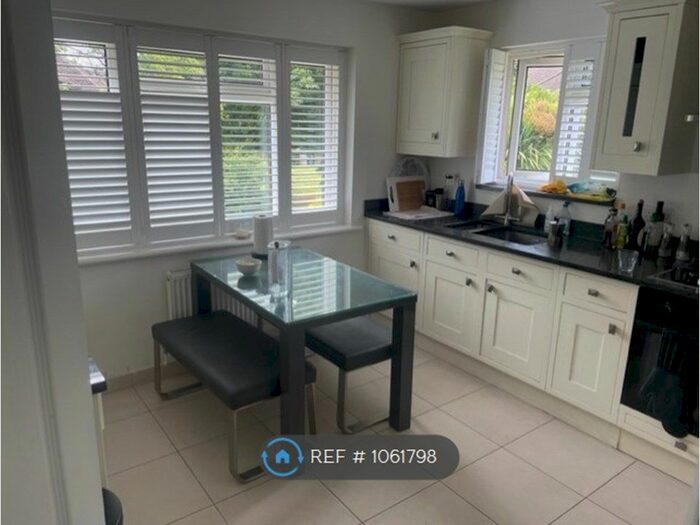 3 Bedroom Maisonette To Rent In Beaulieu Close, Twickenham, TW1