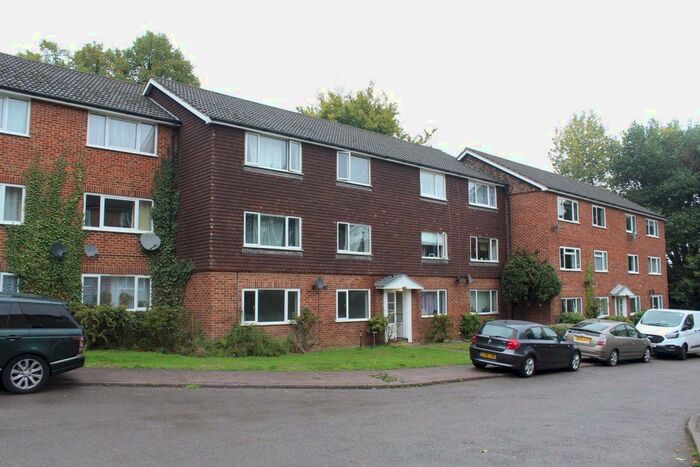 2 Bedroom Flat To Rent In Ridgeway Road, Redhill, RH1