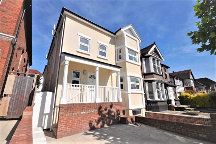 2 Bedroom Flat To Rent In Vivian Avenue, London, NW4