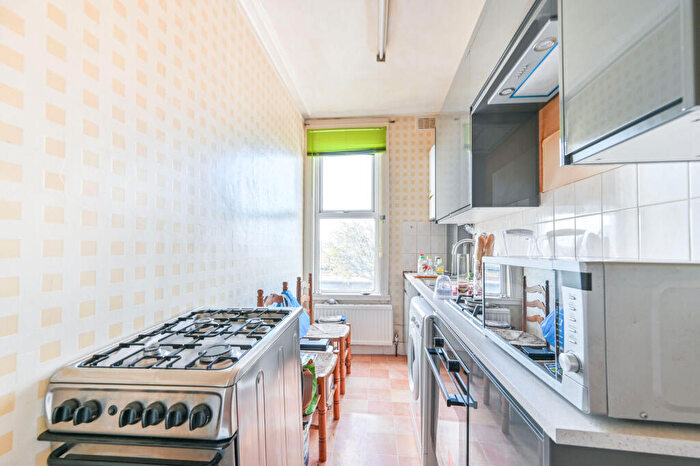 2 Bedroom Flat For Sale In Harley Road, Harlesden, London, NW10