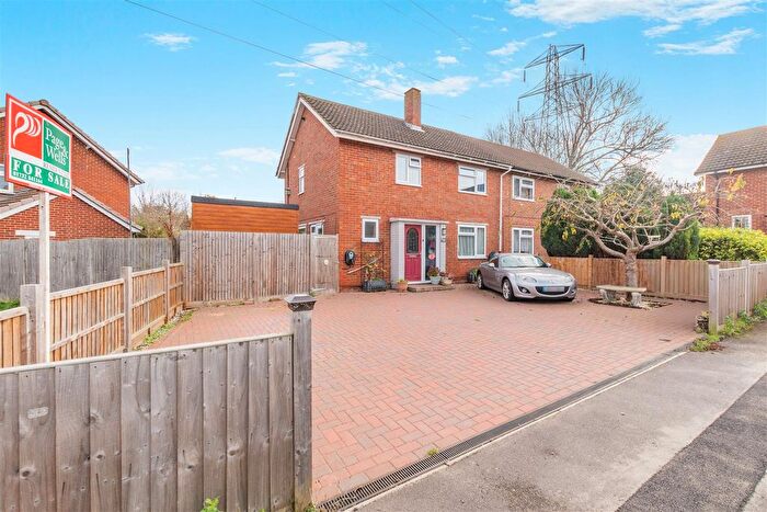 3 Bedroom Semi Detached House For Sale In Elm Crescent, East Malling, West Malling, ME19