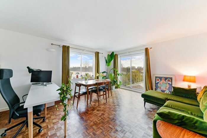 2 Bedroom Apartment To Rent In Northiam Street, South Hackney, London, E9