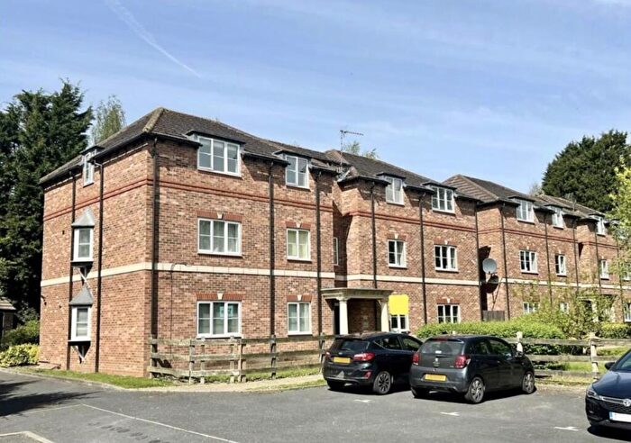 2 Bedroom Flat To Rent In Hall Green, Birmingham, B28