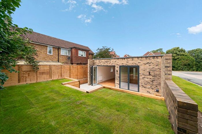 1 Bedroom Detached House For Sale In Mount Pleasant, Effingham, KT24