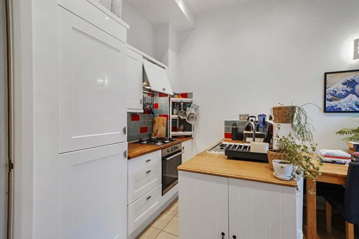 1 Bedroom Flat To Rent In Thornfield Road, Shepherds Bush, W12