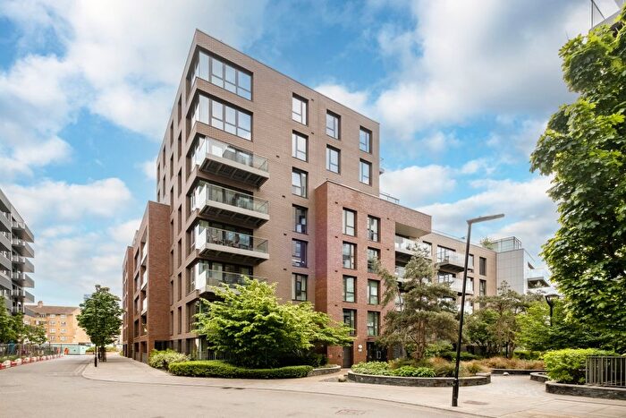 2 Bedroom Flat To Rent In Devan Grove, London, N4