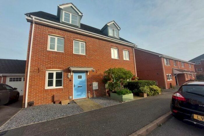 3 Bedroom Property To Rent In Graylingwell Drive, Chichester, PO19