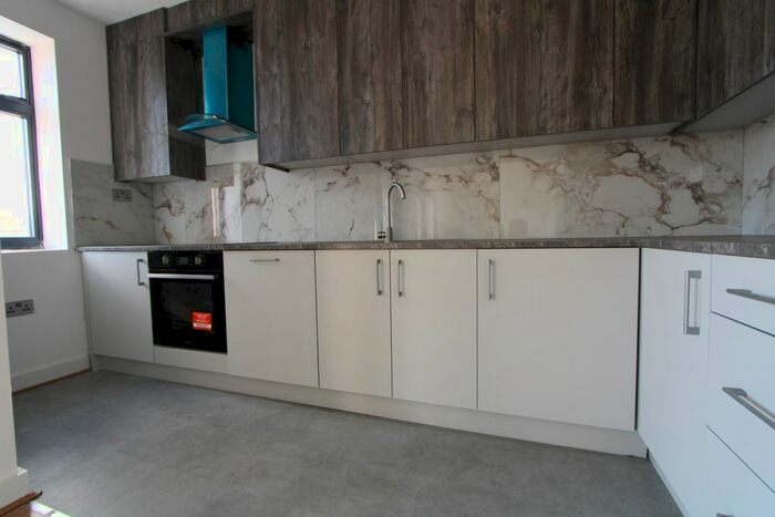 3 Bedroom Flat To Rent In Julien Road, Coulsdon, CR5