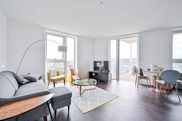 2 Bedroom Flat To Rent In Duncombe House, Victory Parade, Woolwich, London, SE18