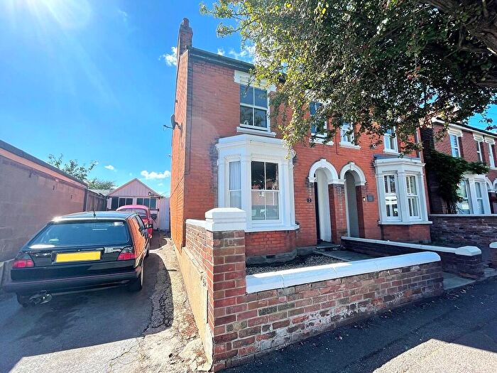 4 Bedroom Semi-Detached House For Sale In Hamilton Road, Colchester, CO3